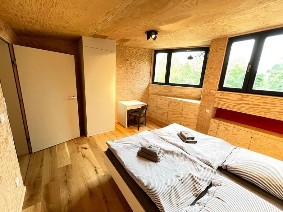Grosse Wohnung Mit Loggia Templin Exterior photo