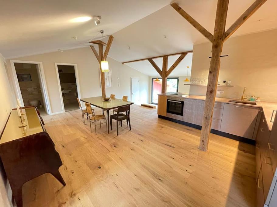 Grosse Wohnung Mit Loggia Templin Exterior photo