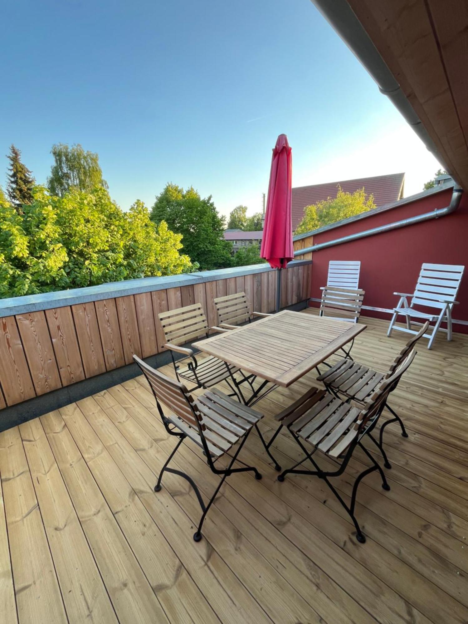 Grosse Wohnung Mit Loggia Templin Exterior photo